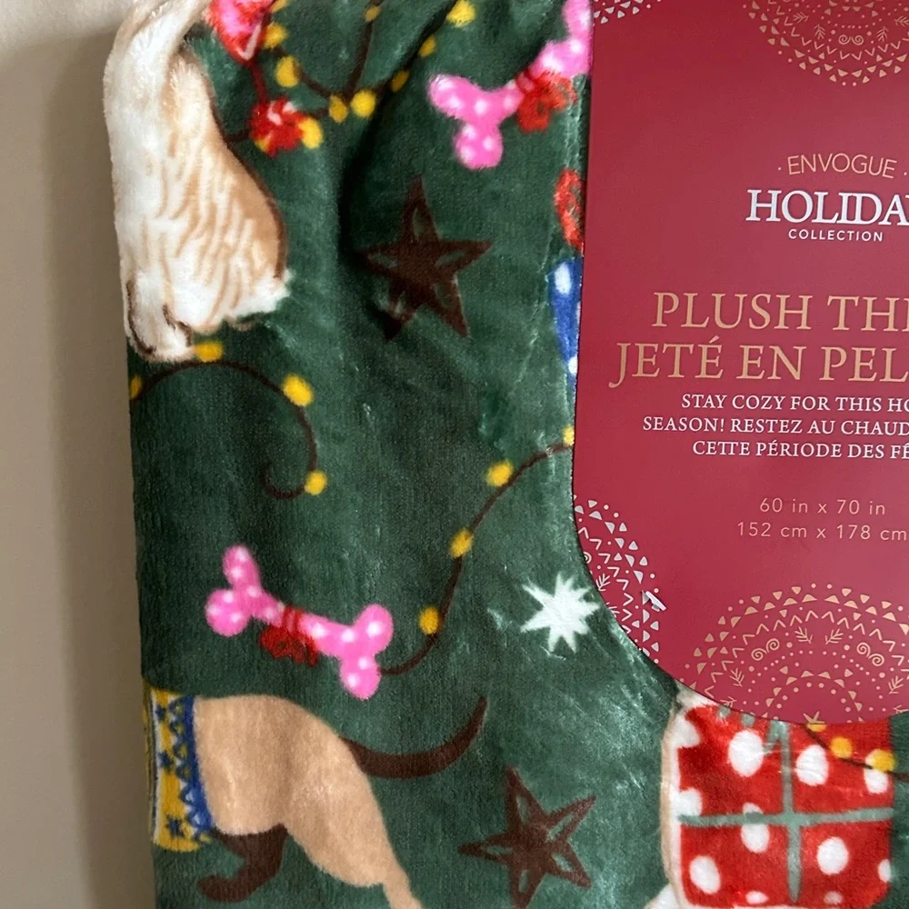 Envogue Holiday Christmas Festive Dog Plush Throw Blanket Oversized NEW!